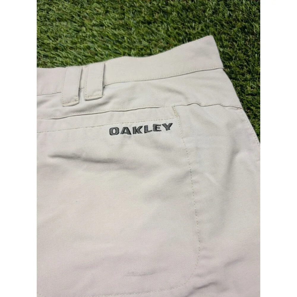 Oakley Mens Golf Shorts Size 36 Bermuda Chino light Gray Flat Front